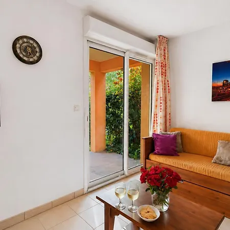 T3 Chaleureux Avec Terrasse, Piscine Et Parking Apartman