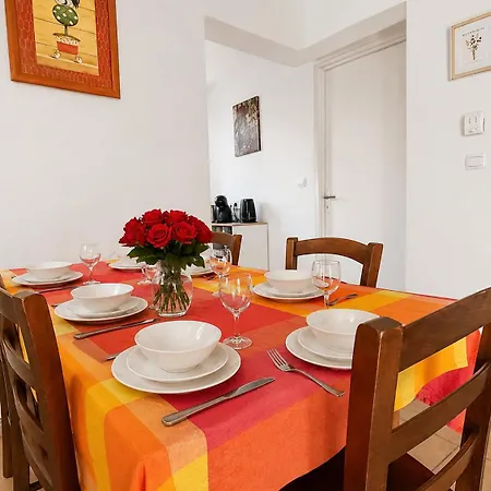 T3 Chaleureux Avec Terrasse, Piscine Et Parking Apartman *