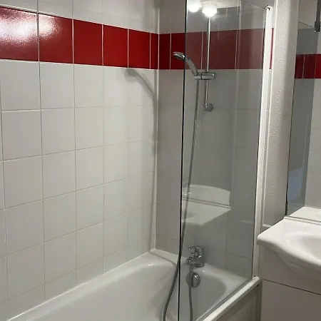 T3 Chaleureux Avec Terrasse, Piscine Et Parking