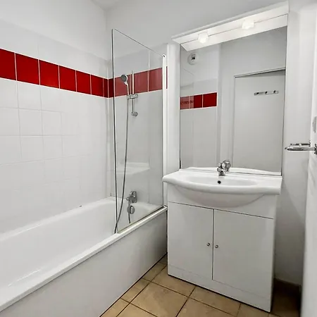 T3 Chaleureux Avec Terrasse, Piscine Et Parking Appartamento